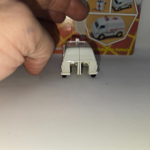 GoBots Rest-Q Ambulance Action Figure 1983 Package Cardback Complete - Picture 11 of 16